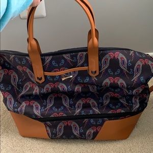 Stella & Dot getaway tote in retired peacock print